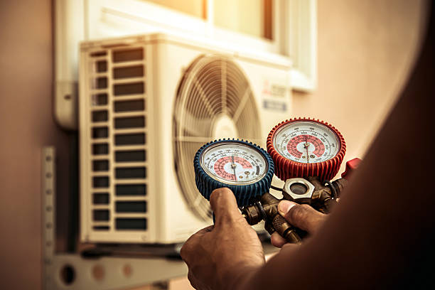 Professional Hvac technician working in Arcadia, LA